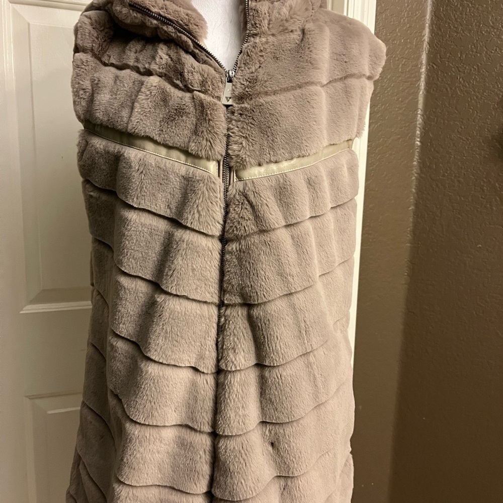 GUESS Women's Tan Faux Fur Vest BRAND NEW SIZE L